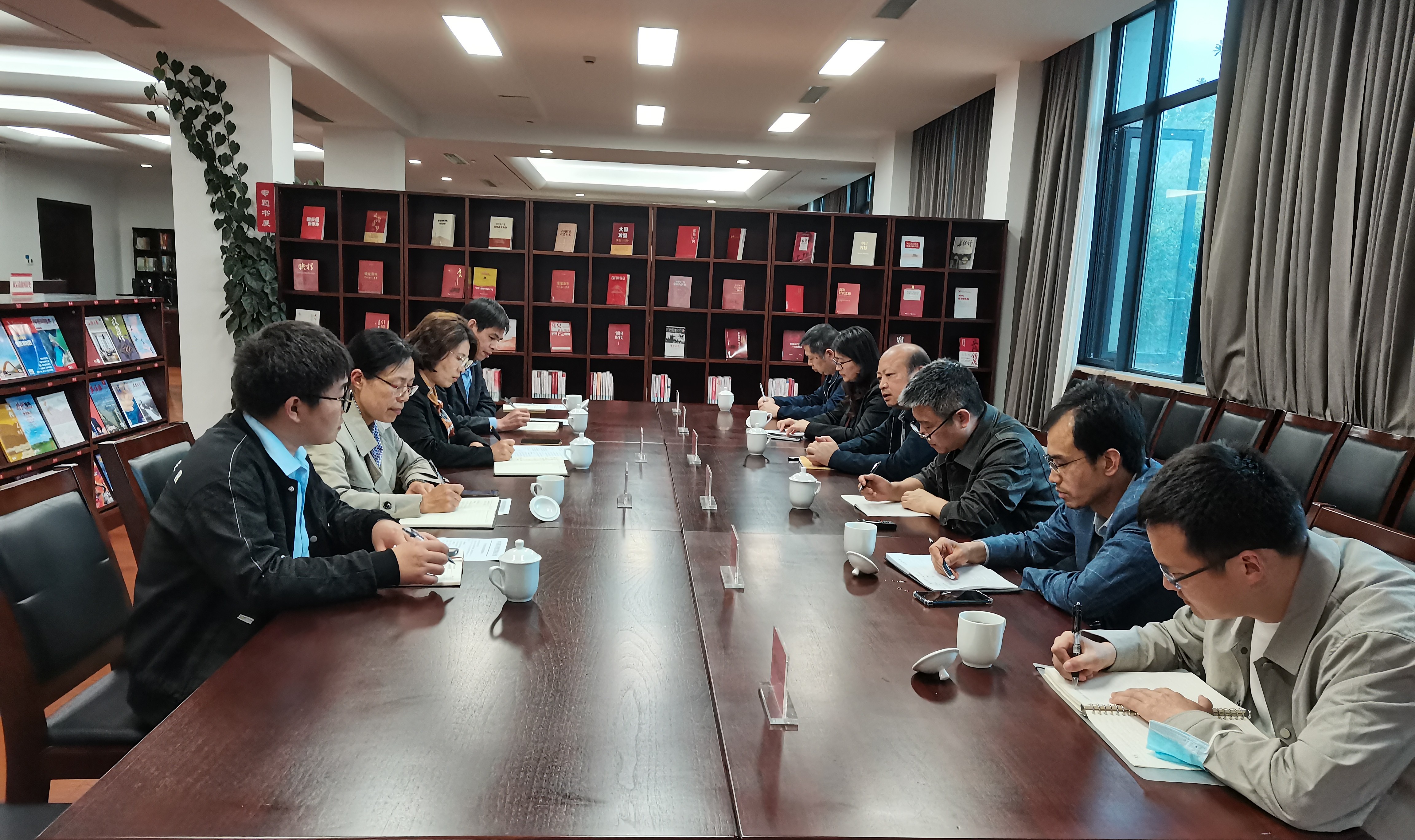 四川党校调研1_副本.jpg 四川党校调研1_副本.jpg